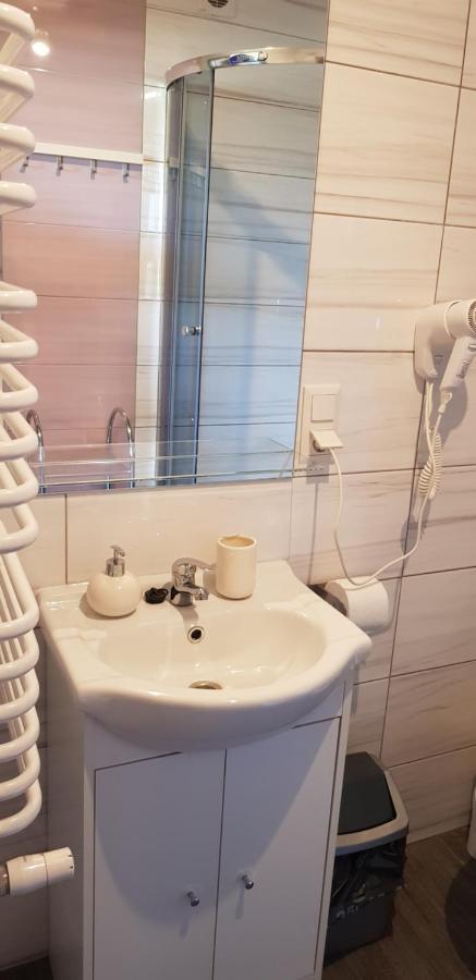 Apartamenty Maja -Pokoje - Domy Wakacyjne -Basen Podgrzewany -Jacuzzi - Sauna Leba Ngoại thất bức ảnh